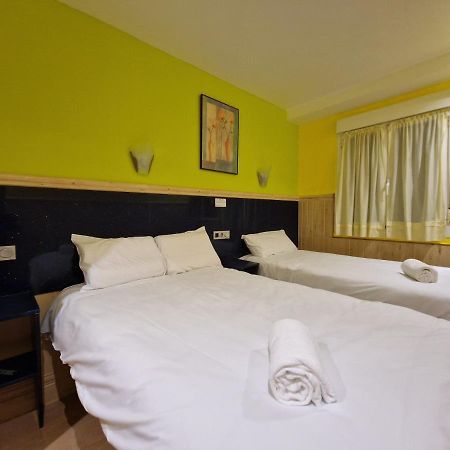 Pension Izar Bat Guesthouse San Sebastián Exterior foto